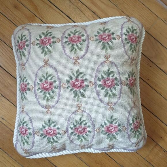 Victorian Needlepoint Petit Point Accent Pillow Decor Floral Wool Square 14x14" - Picture 1 of 9